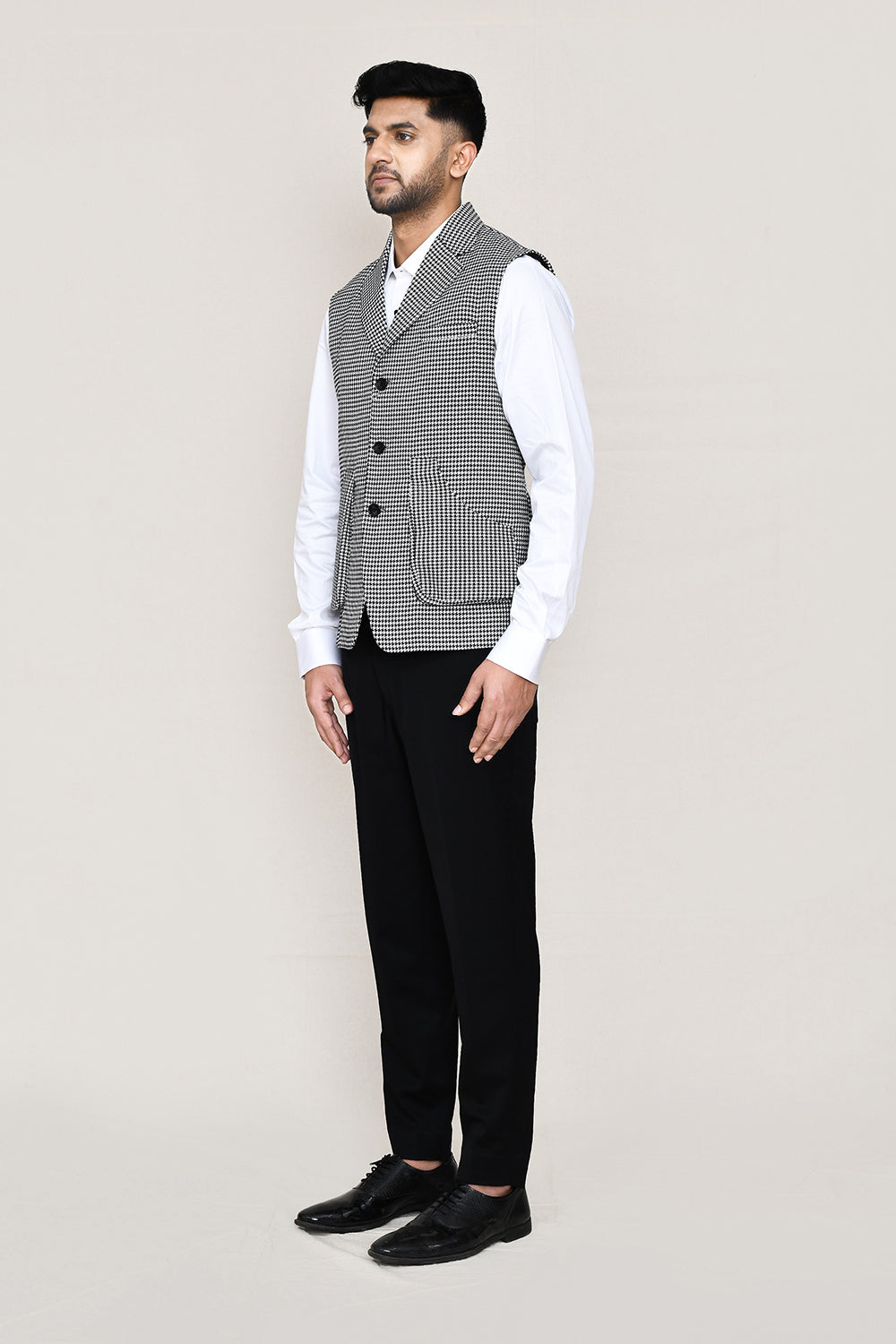 White Kurta with Straight Fit Pant And Jacket