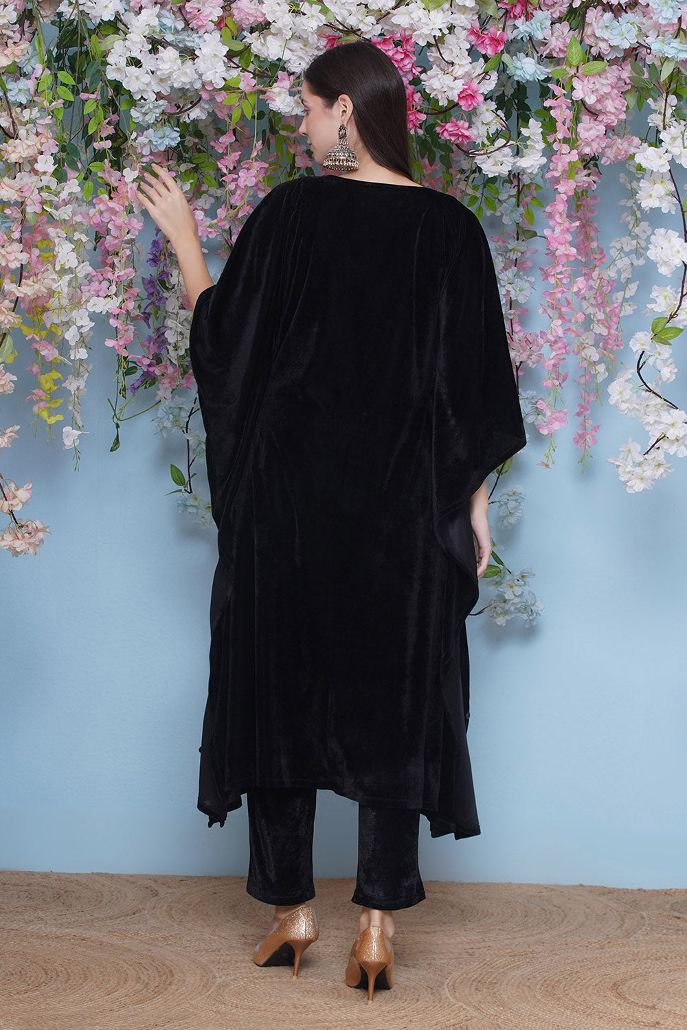 Black Hand Embellished Kaftaan with ineer and Pant