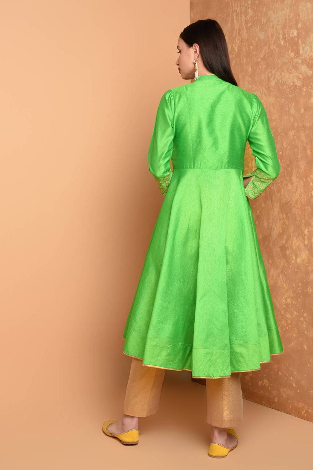 Green Silk Kurta Set With Embroidery